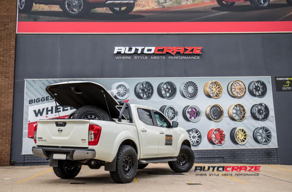 NISSAN NAVARA D HOLE BLACK